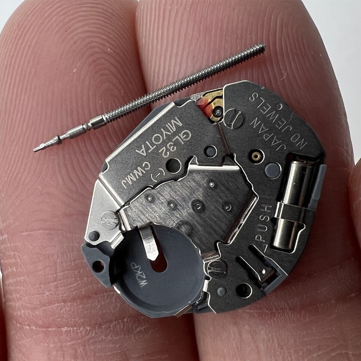 Miyota GL32 silver quartz watch movement, Japan-made replacement for GL30 1L32, reliable precision.