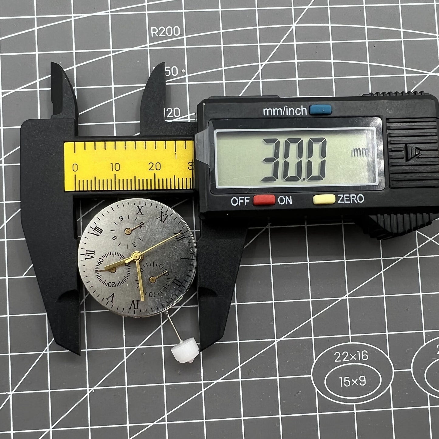 7750 7753 mechanical watch movement with small second at 6 o'clock, three hands for precise timekeeping