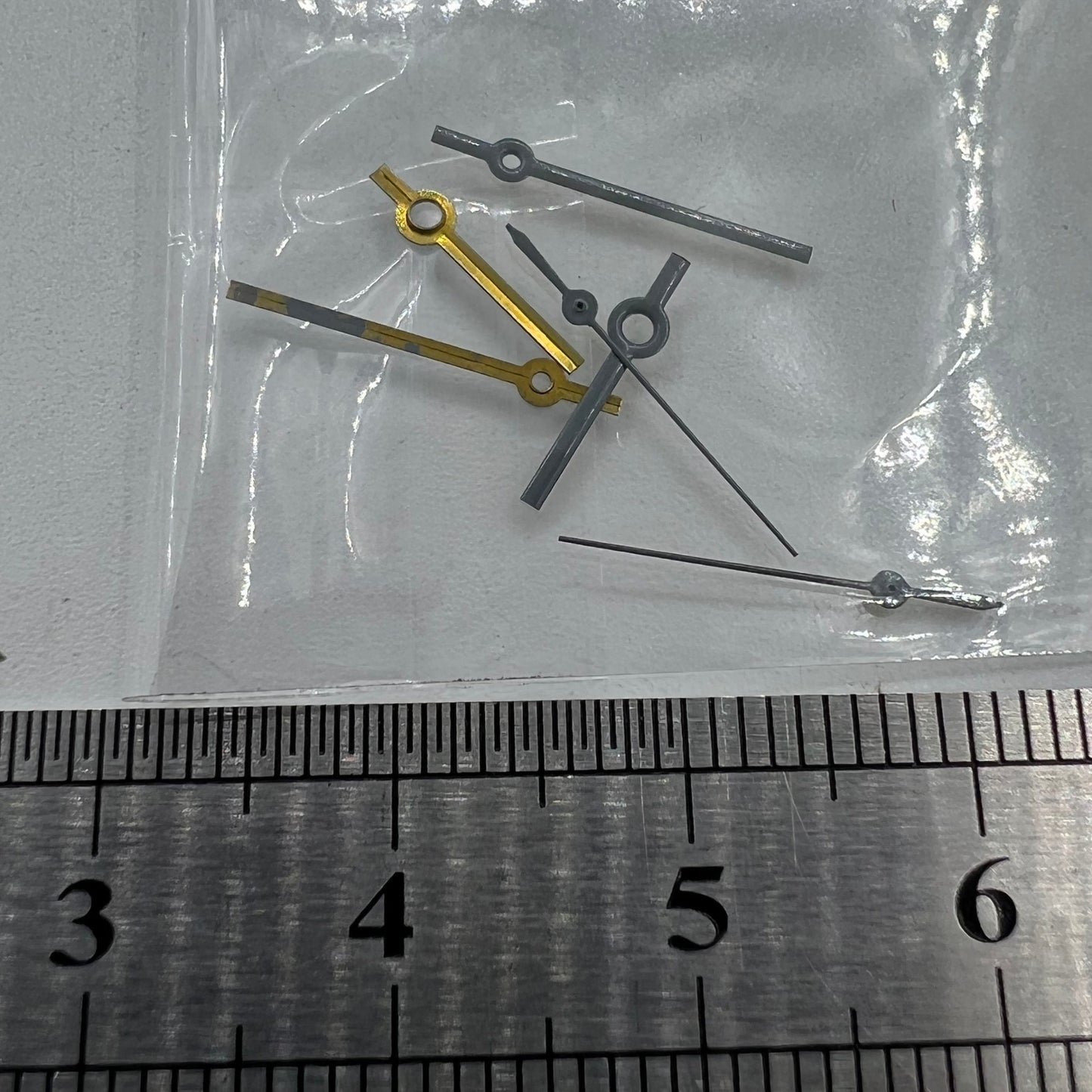 Silver watch hands set by Miyota, compatible with 2035 movement, lengths 16mm/16mm/11mm for accurate timekeeping.