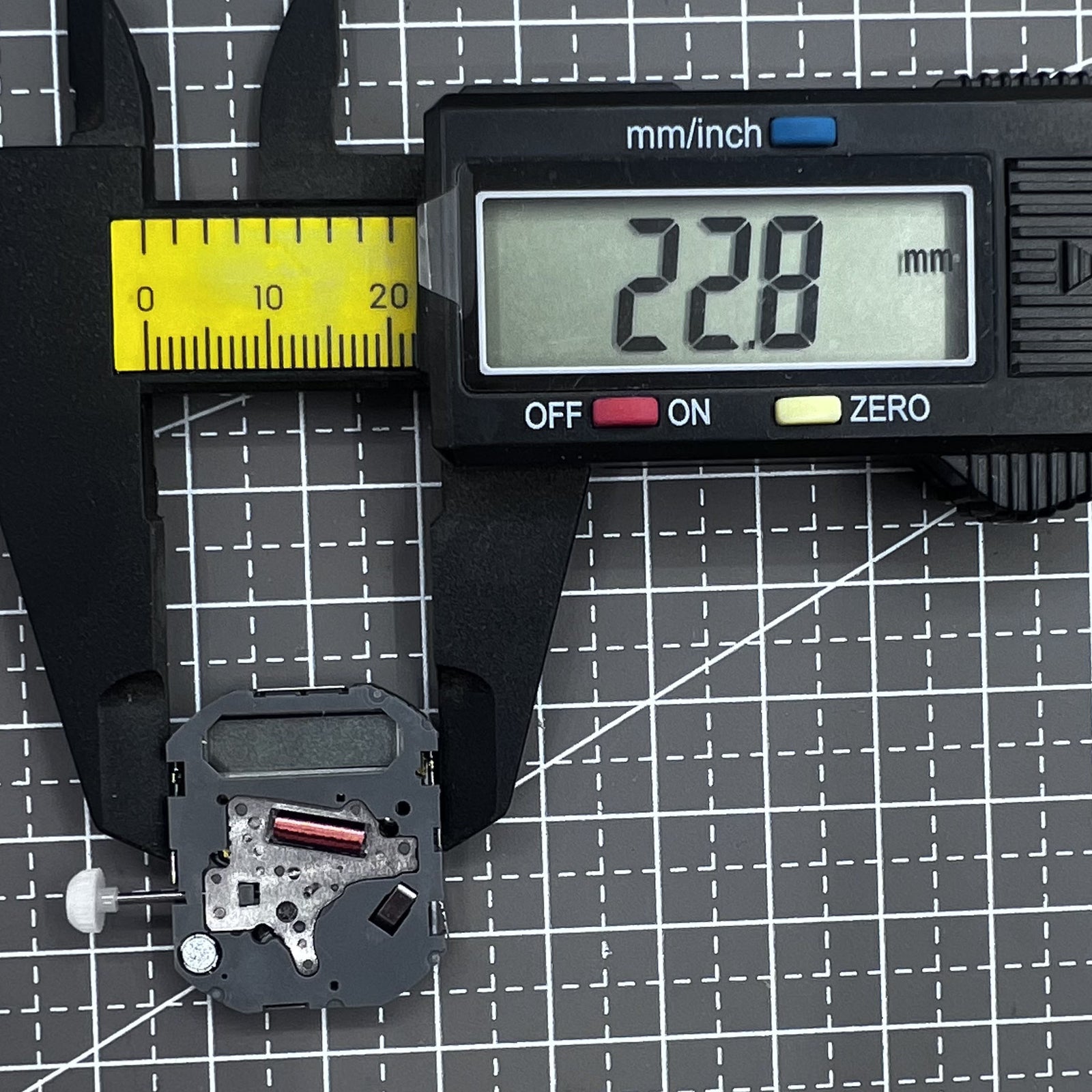 Japan Miyota T480 quartz watch movement with 3 hands and date display for accurate timekeeping.