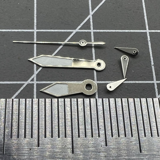 Aiguilles de montre luminescentes vertes 12 x 12 x 8 mm avec garniture argentée pour mouvement Epson VD53, VD54 et VD57