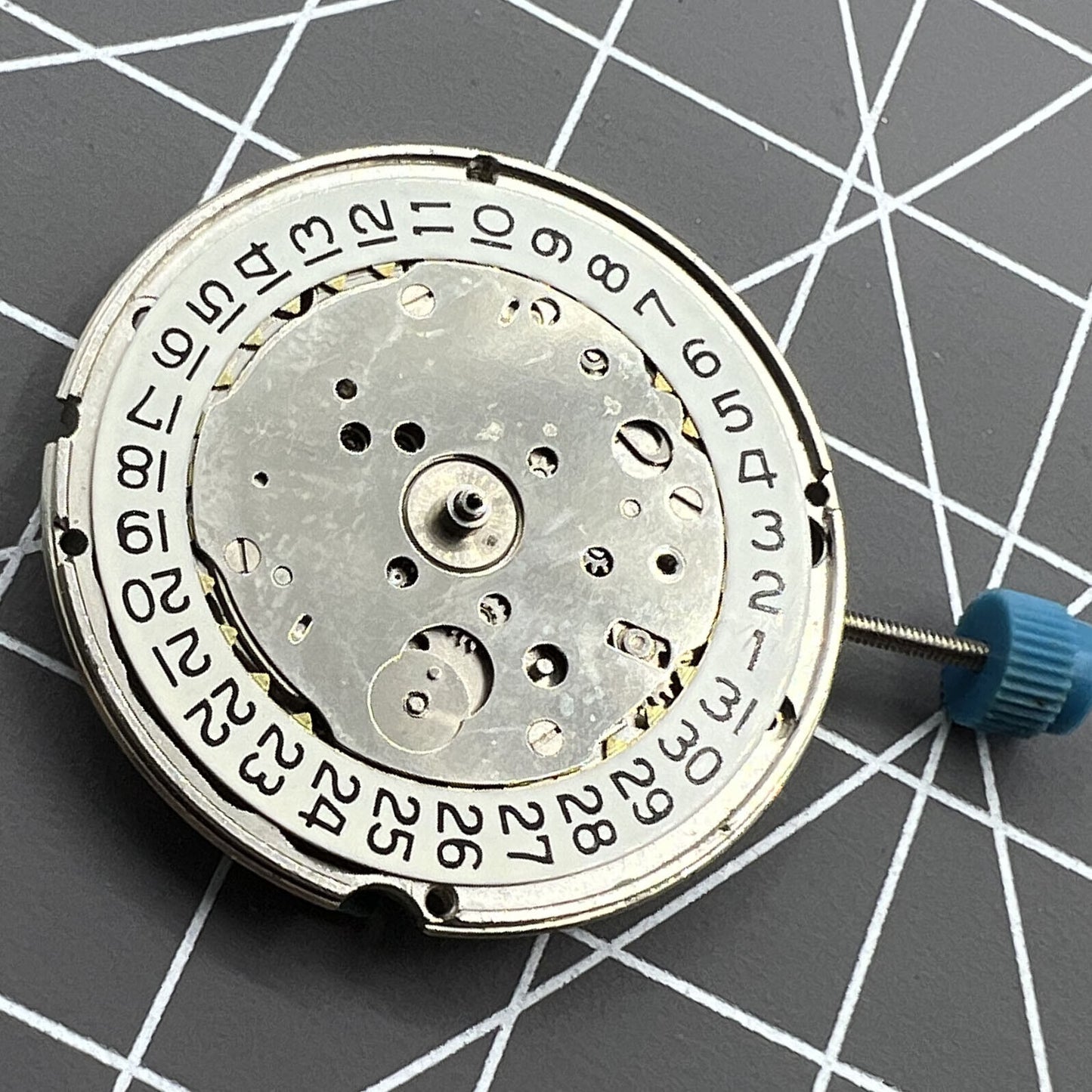 Swiss Made ETA 963.116 quartz watch movement with single calendar at 3 o'clock for precise timekeeping.