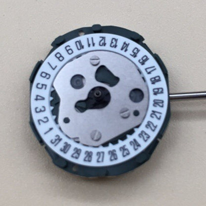 Japan-made Miyota 2015 quartz watch movement with single calendar date at 6 o?clock for precise timekeeping.