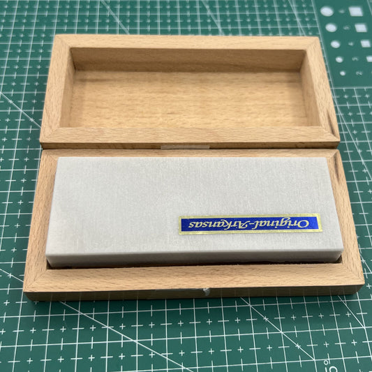 Pierre Arkansas rectangulaire Horotec MSA16.051, fabriquée en Suisse, dans un coffret en bois 