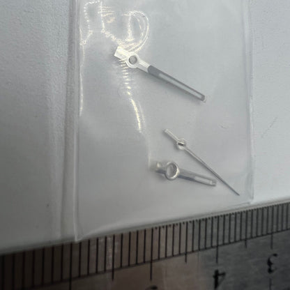 Silver-trimmed green luminous watch hands for NH35/NH36 Seiko movements with enhanced nighttime visibility.