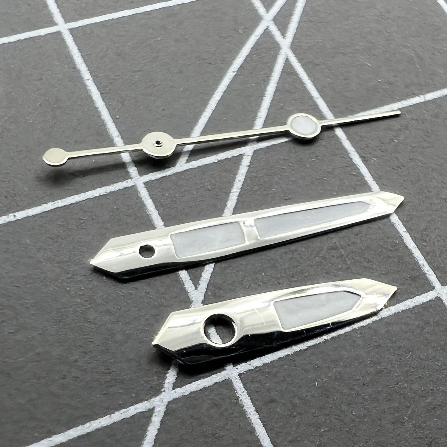 Green luminous watch hands set compatible with Miyota 2035, ensuring clear night-time readability and style.