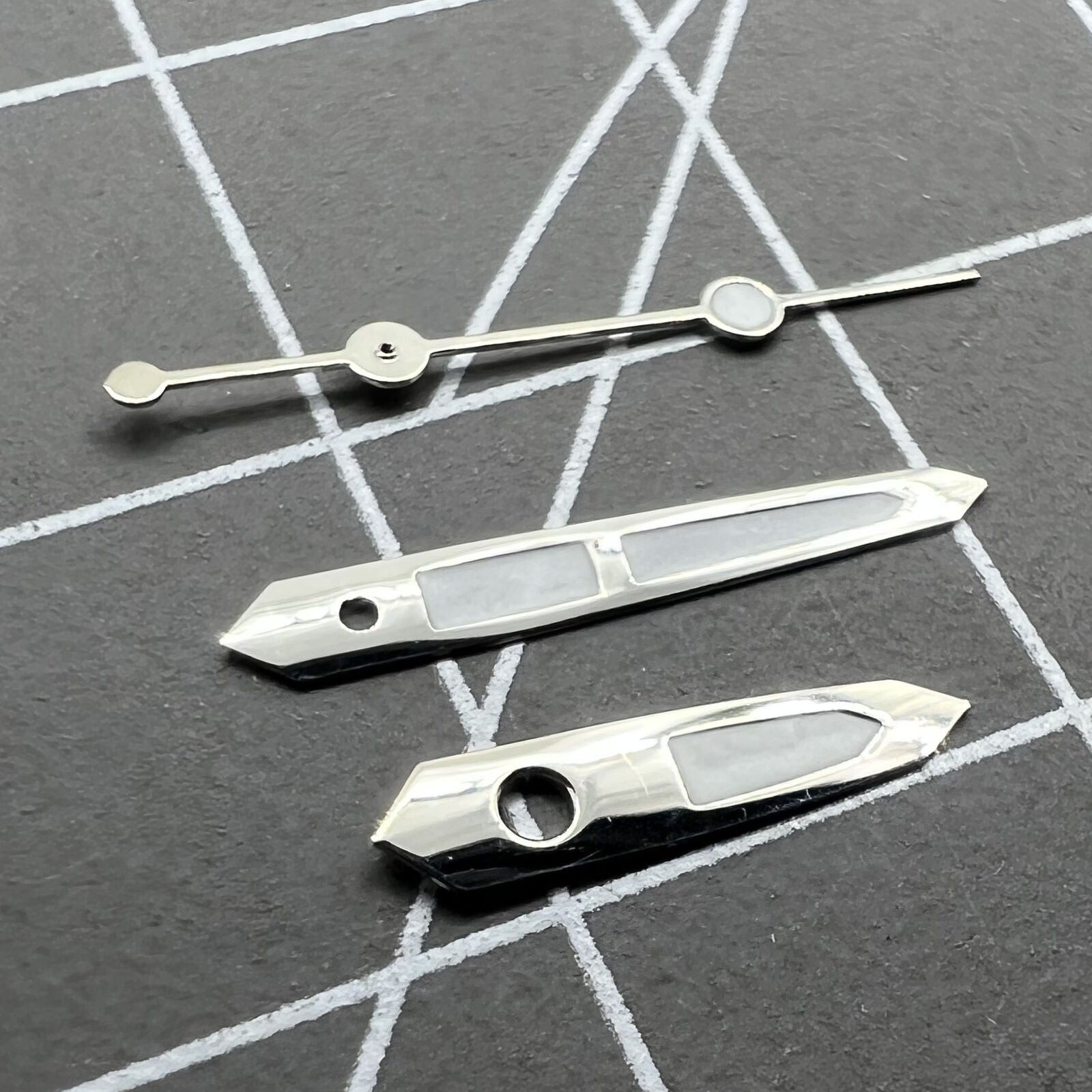 Green luminous watch hands set compatible with Miyota 2035, ensuring clear night-time readability and style.