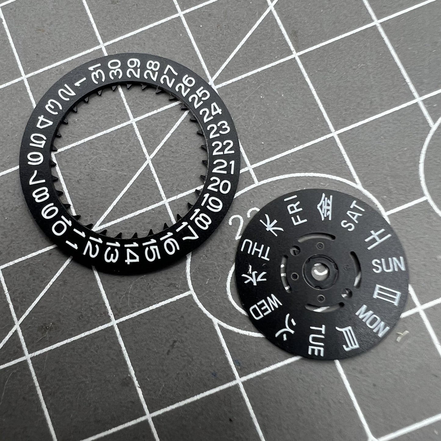 Blaue Lume schwarze Datums- und Wochenanzeige passend für NH36 Werk Datum bei 3 Uhr