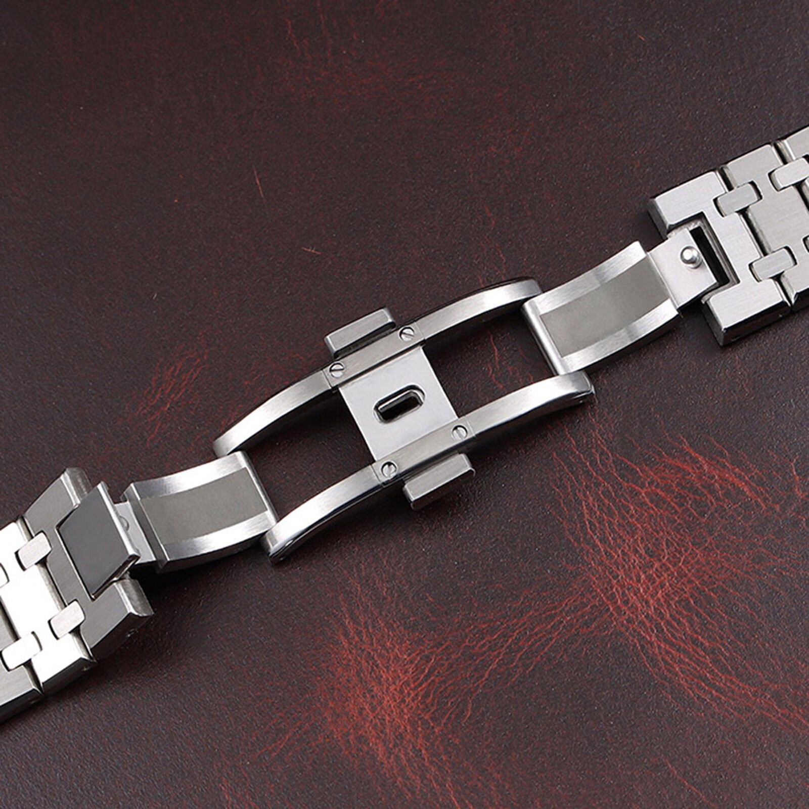 41MM stainless steel watch case and strap with VK63 movement and sapphire glass.