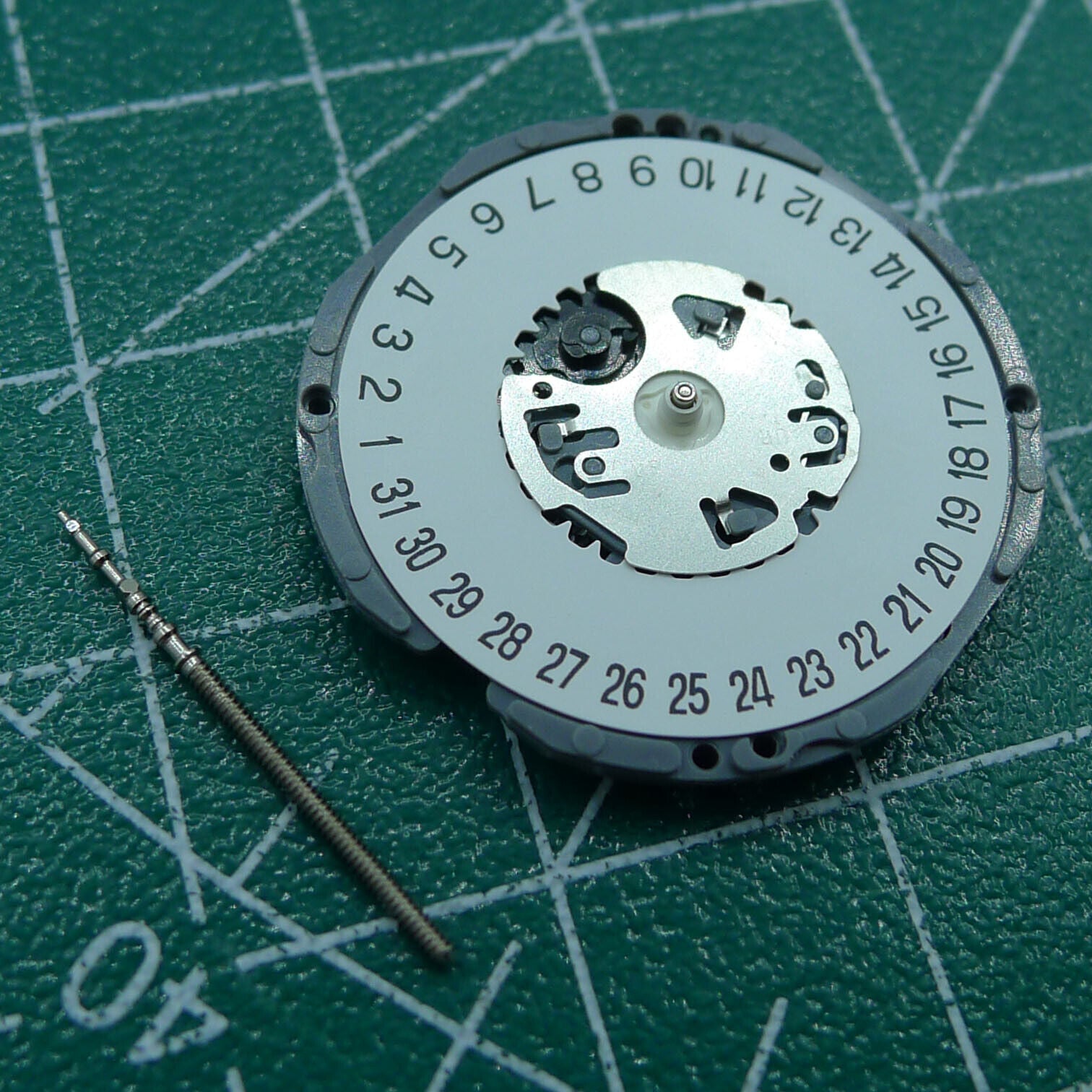 Hattori Epson TMI VJ34B quartz watch movement with date at 6, crafted in Japan for precision and durability.