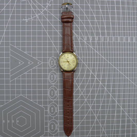 37mm Dandong Peacock manual watch with 33 jewels, golden dial, and single calendar display.