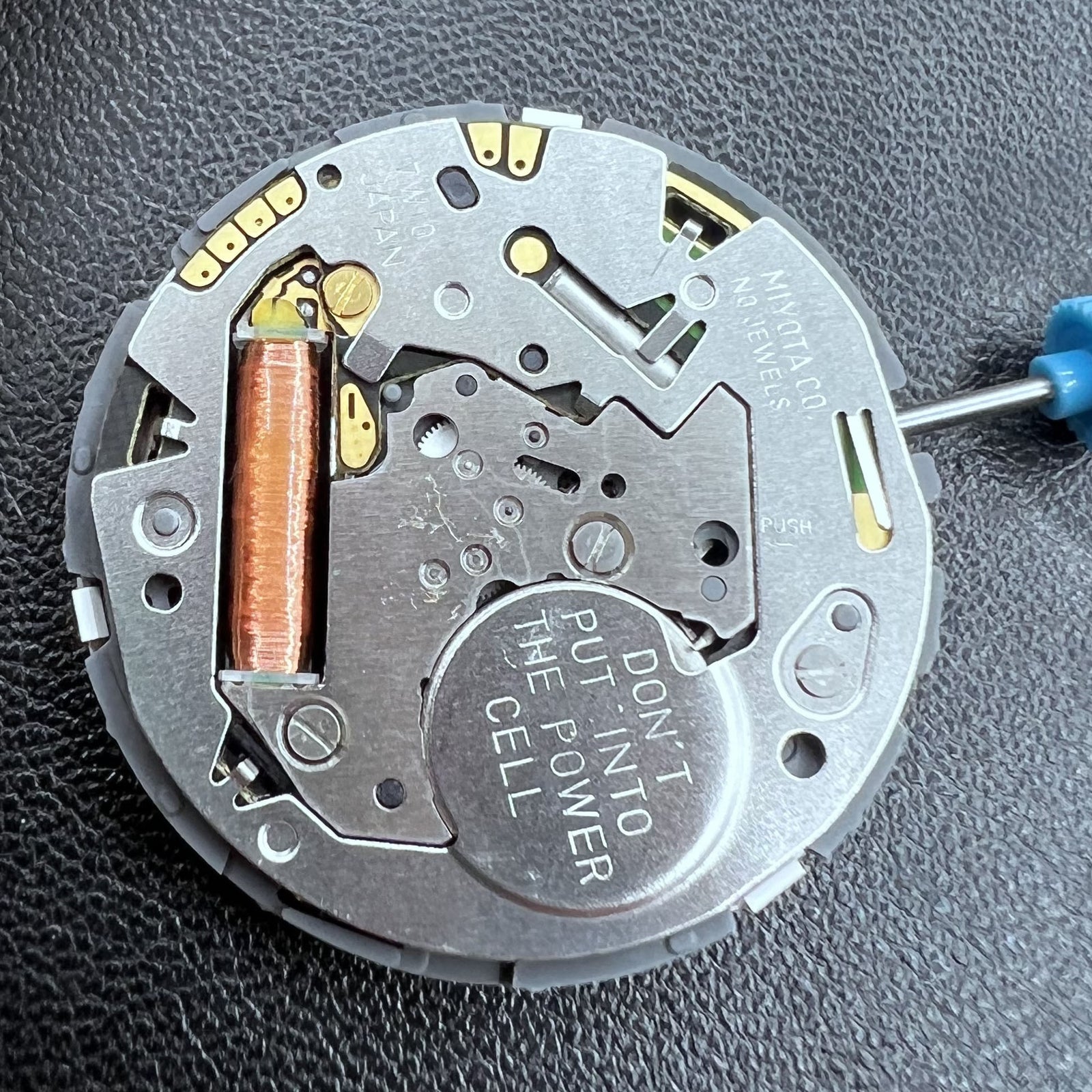 Miyota 7W71 Solar Quarzwerk Uhrwerk mit Datum bei 3 Uhr, pr�zise und langlebig.