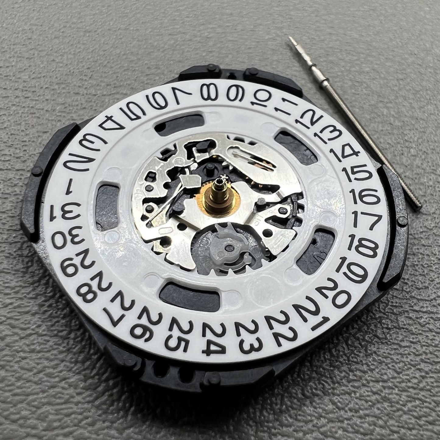 Seiko Japan Quarzuhrwerk Modell 7N42C elegante Pr�zisionsuhr f�r stilbewusste Tr�ger