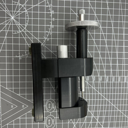 Bergeon 7250 horizontal watch bracelet tool for precise link adjustment and sizing