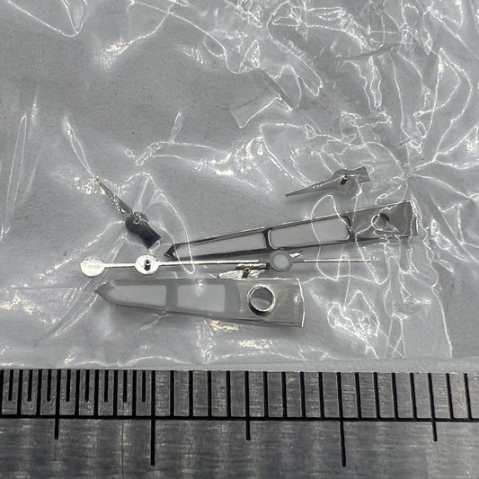 12,5 mm Uhrzeiger, grün leuchtend, silberner Rand für ISA 9232 Quarzwerk 