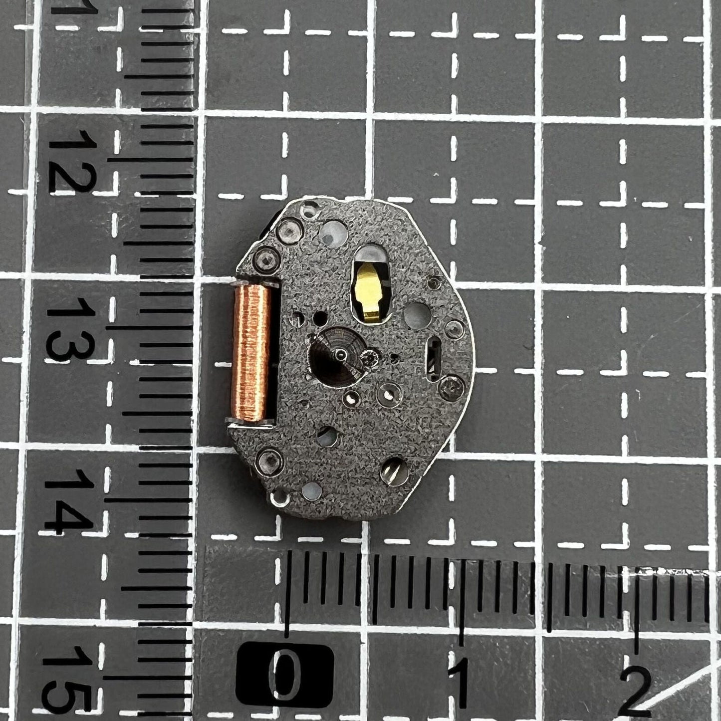 Miyota Quarzwerk 2036 watch movement with HCP stem, precise timekeeping component for watch repair.