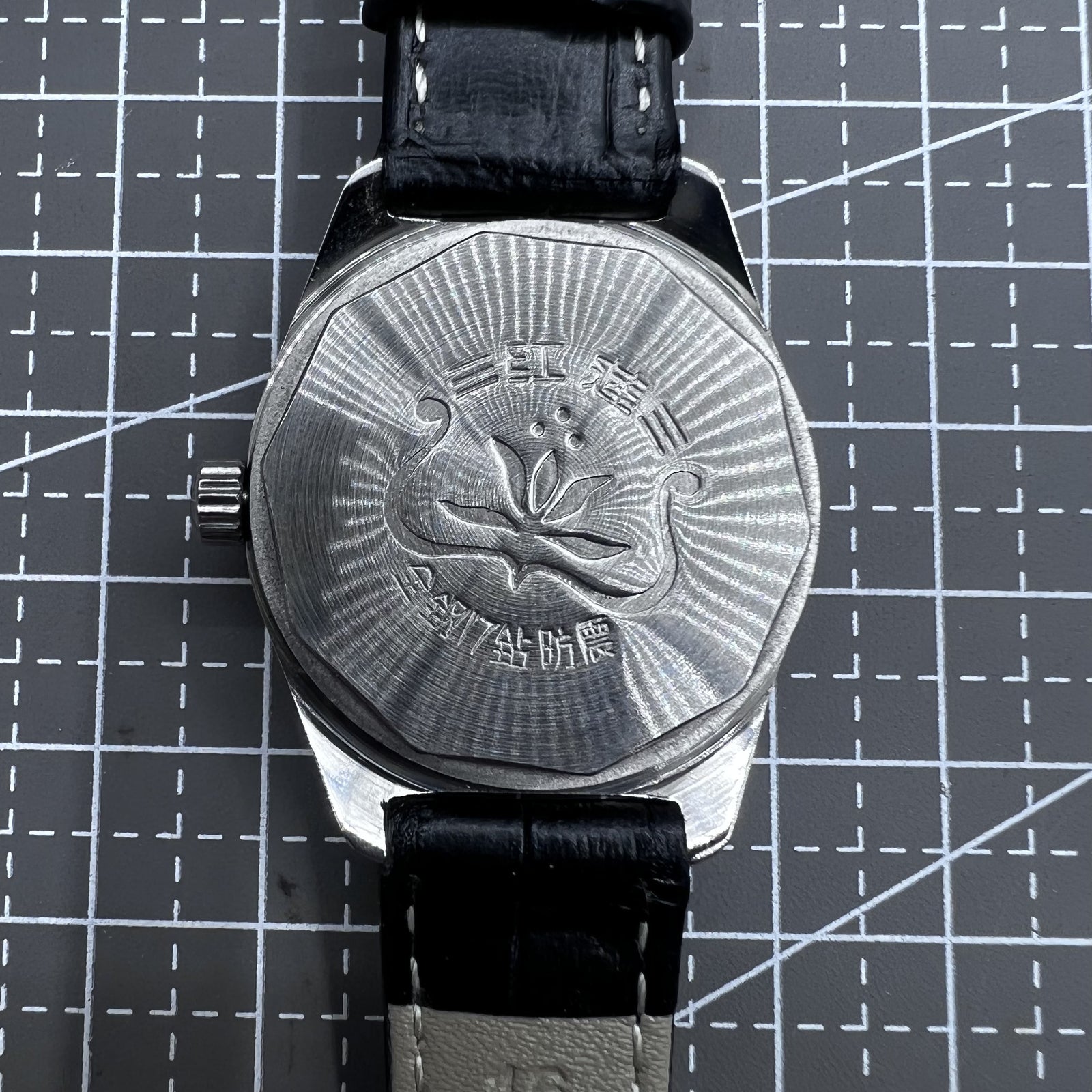 Taihang 32mm manual mechanical watch with black strap, golden markers, and black dial for classic elegance.