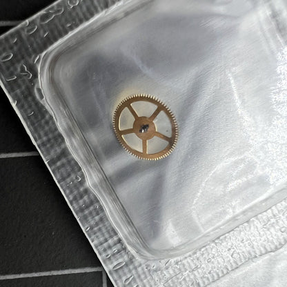 Reverser Fourth Wheel for Movement 8200, essential watch spare for accurate timekeeping performance.