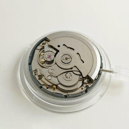 NH35A automatic mechanical movement with golden date, crown at 3 o'clock, compatible with SKX007 watches.