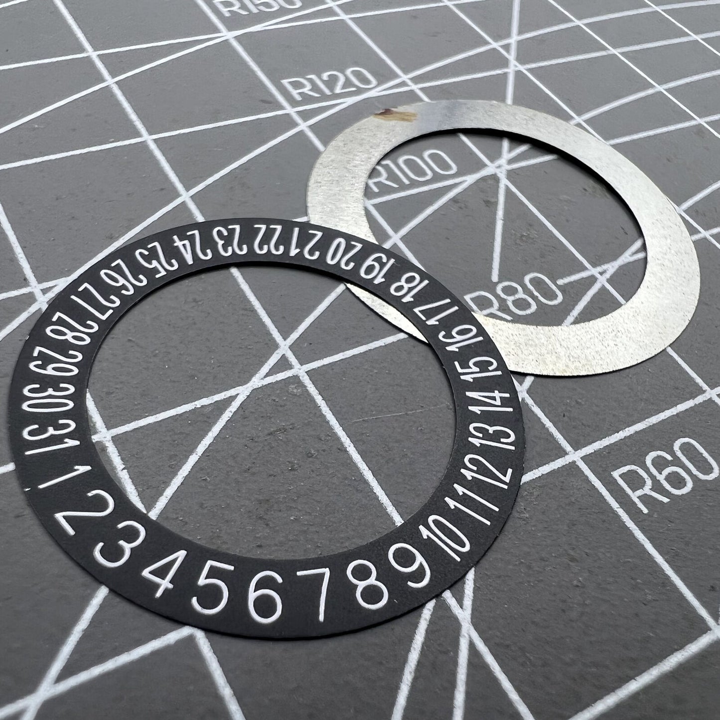 2 PIECES Black Background White Font Date Wheel Overlay Date At 6 for NH35 NH36
