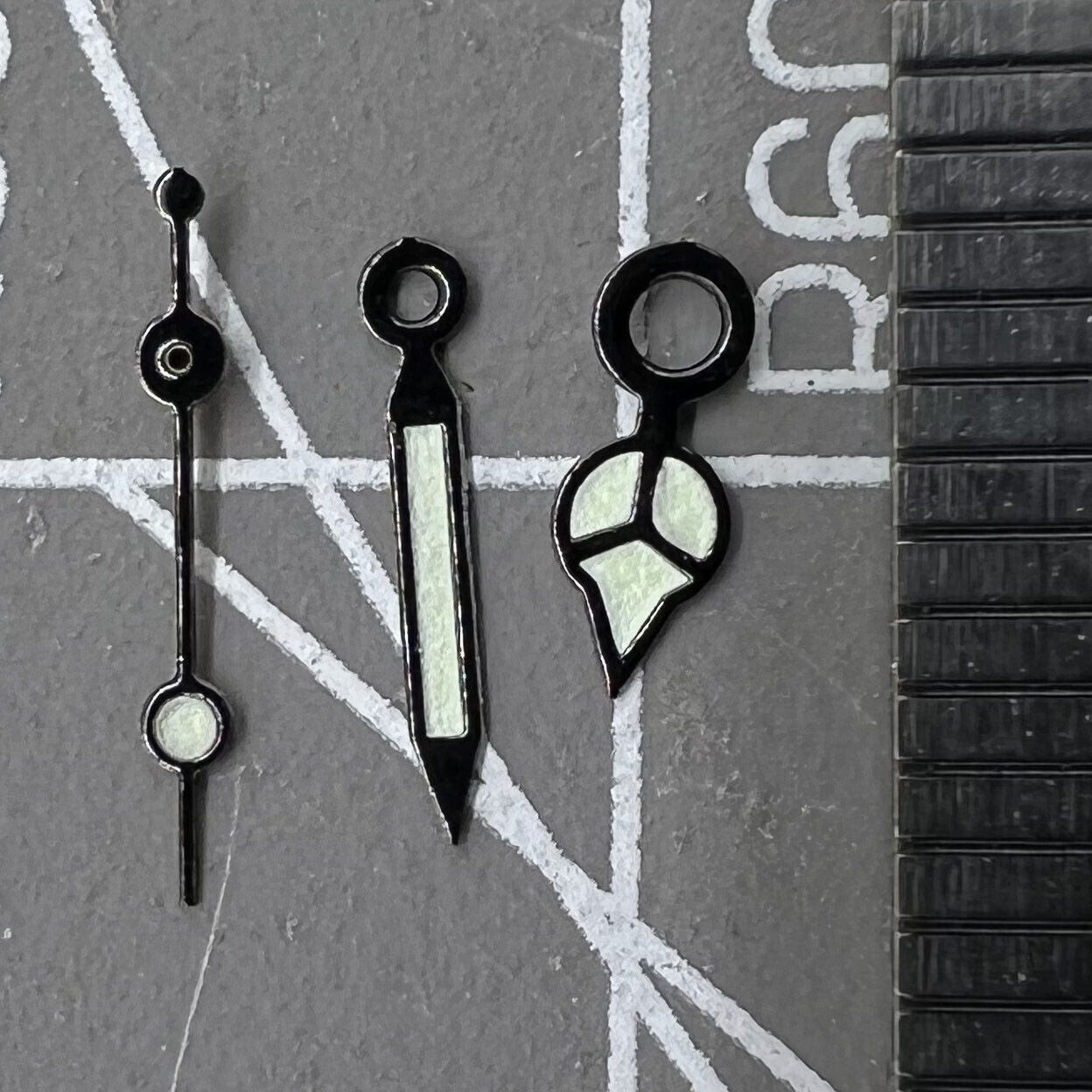 NO.3224 luminous watch hands set for Miyota 2035 movement, improving visibility and precision in watch repairs.