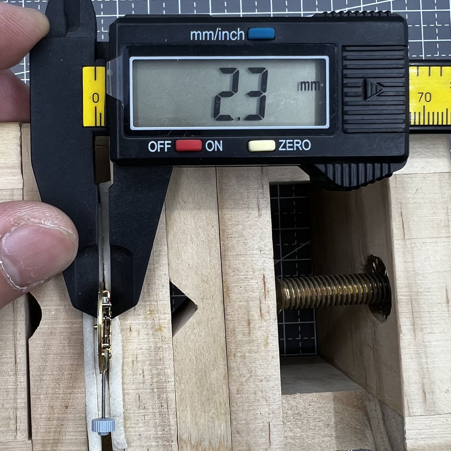 Quarzwerk Ronda 784 Uhrwerk mit Datumsanzeige bei 6 Uhr Position f�r Uhrenzubeh�r