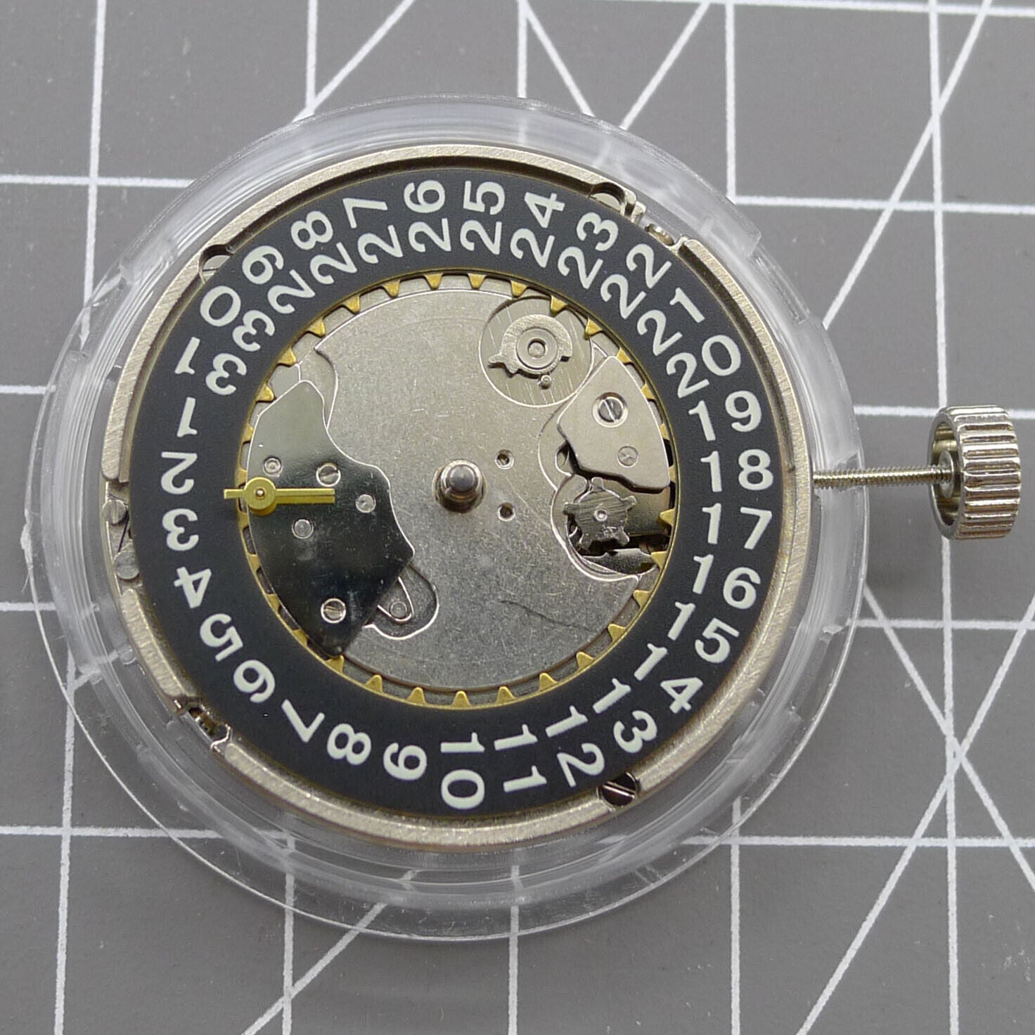 Black Seagull ST2555 automatic watch movement with second hand at 9H, perlage finish, and big date display.