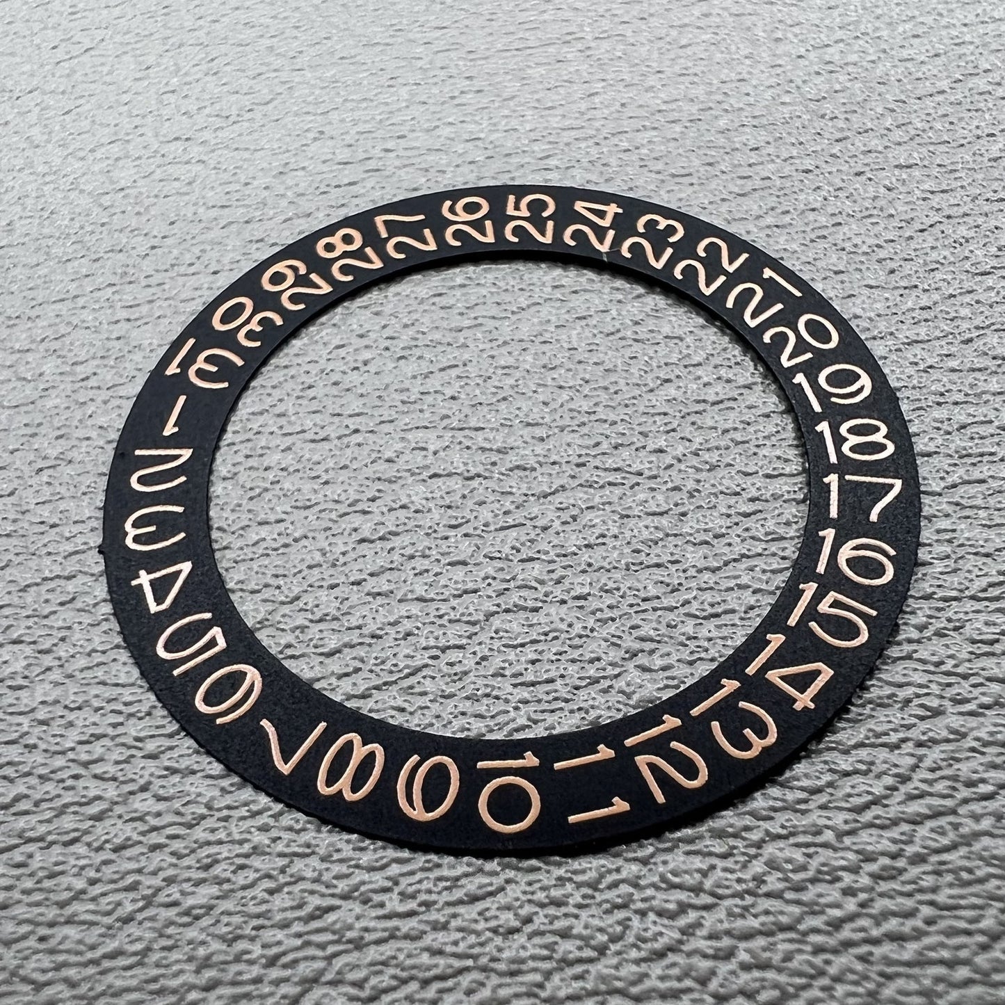 2 Stück Datumsrad Braun auf Schwarz Hintergrund für NH35 NH36 Uhrwerk