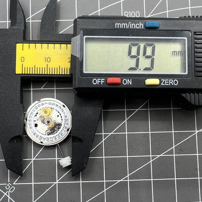 ETA956.414 quartz watch movement with date at 3, reliable and precise by ETA for premium accessories.