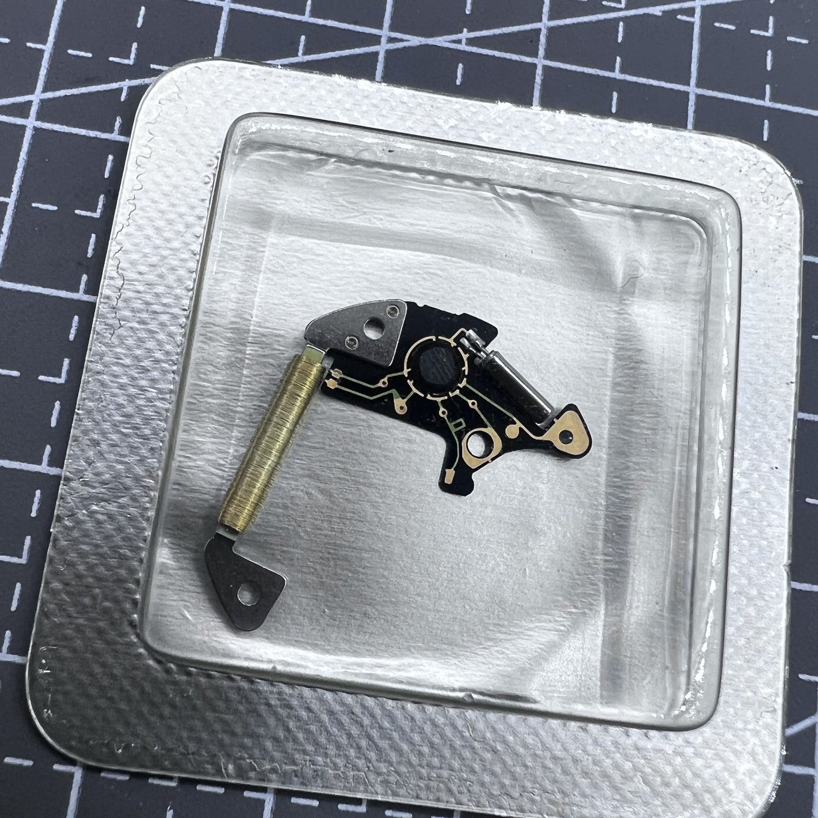 Swiss Leiterplatte compatible with Ronda 1009 1019 quartz movement for precise watch repair.