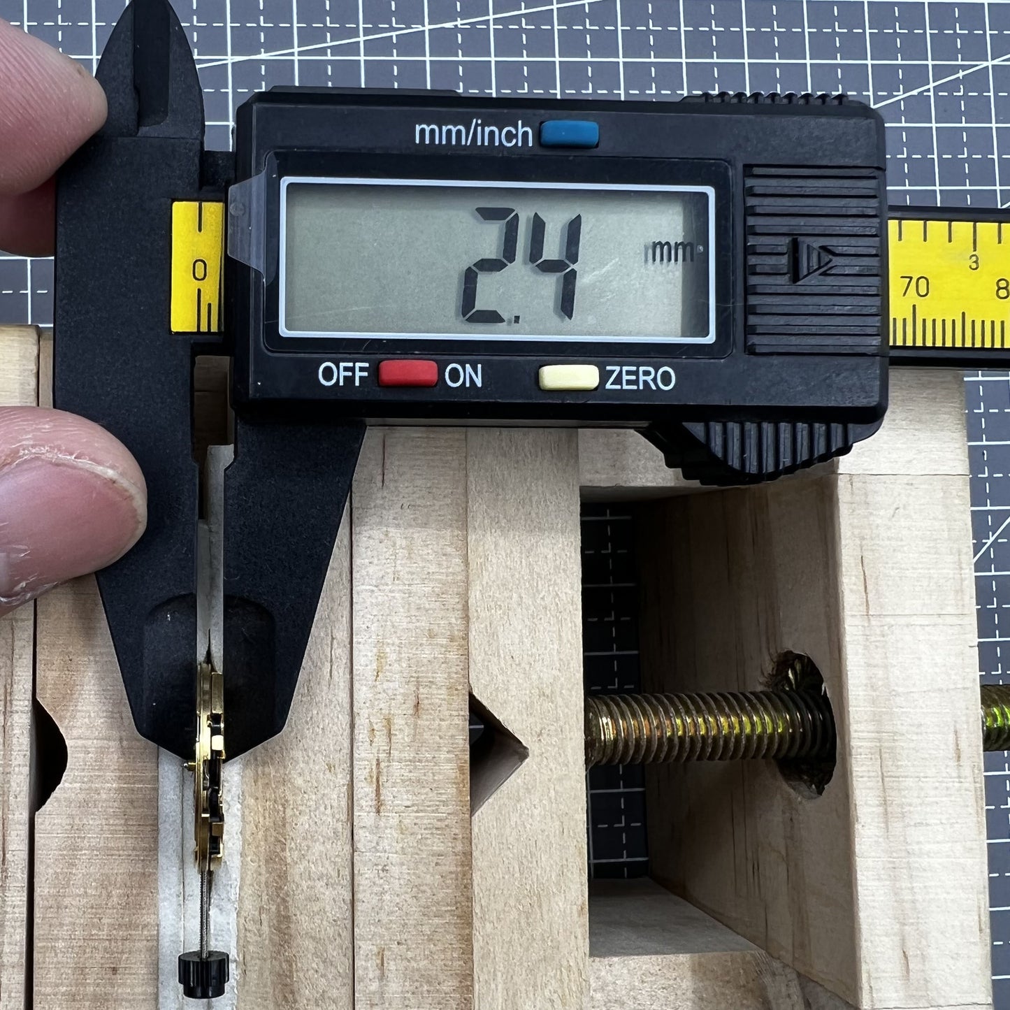 ETA F04.111 Schweizer Quarzuhrenwerk mit 3 Zeigern und Datumsanzeige Schweizer Uhrwerk ETA F04.111 Quarz mit 3 Zeigern und Datumsfunktion ETA F04.111 Uhrwerk Quarz 3 Zeiger Datum Schweizer Werk