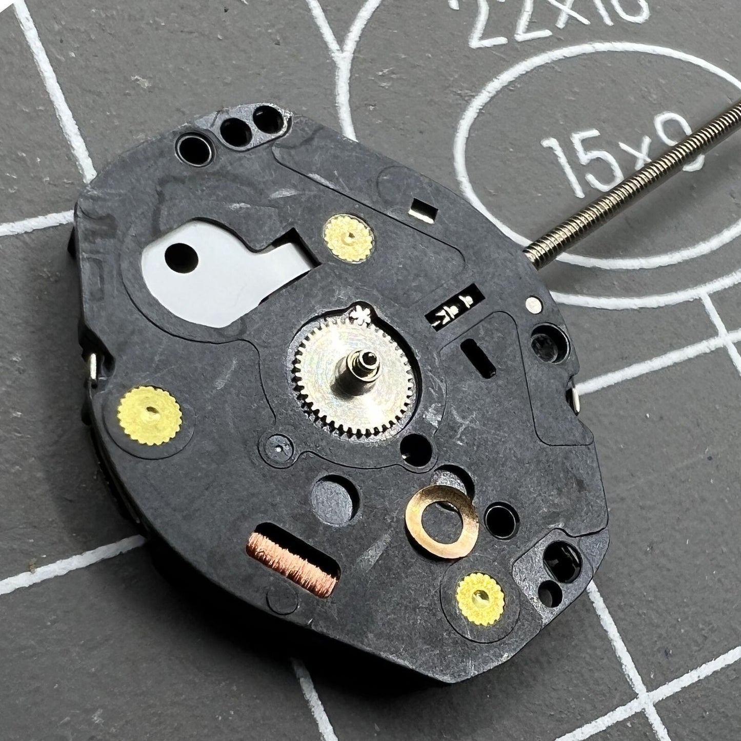 Orient HY520 quartz watch movement, no jewels, no calendar, for 3-hand Orient watches.