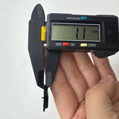 Hattori Epson PC32 quartz movement with 3 hands and date window at 3, Japan-made watch accessory.