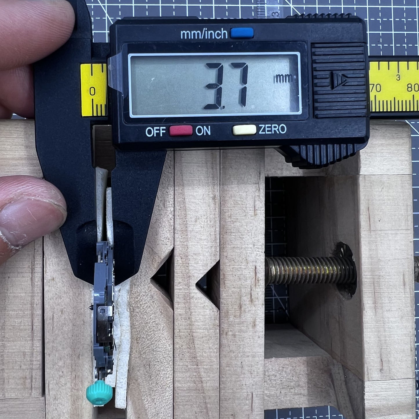 Miyota OS70 multifunctional quartz watch movement, no calendar, used condition, precise timekeeping accessory.