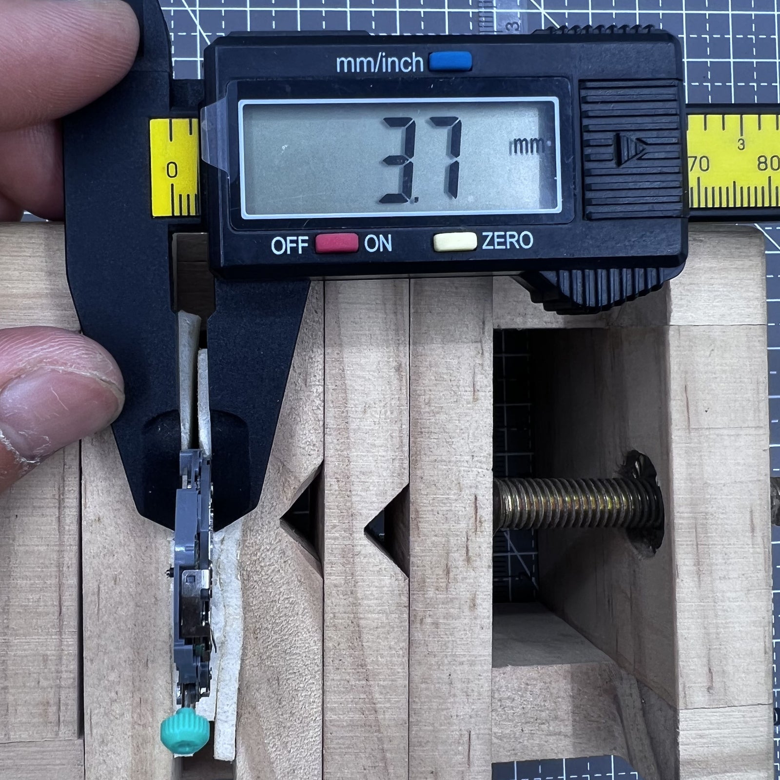 Miyota OS70 multifunctional quartz watch movement, no calendar, used condition, precise timekeeping accessory.