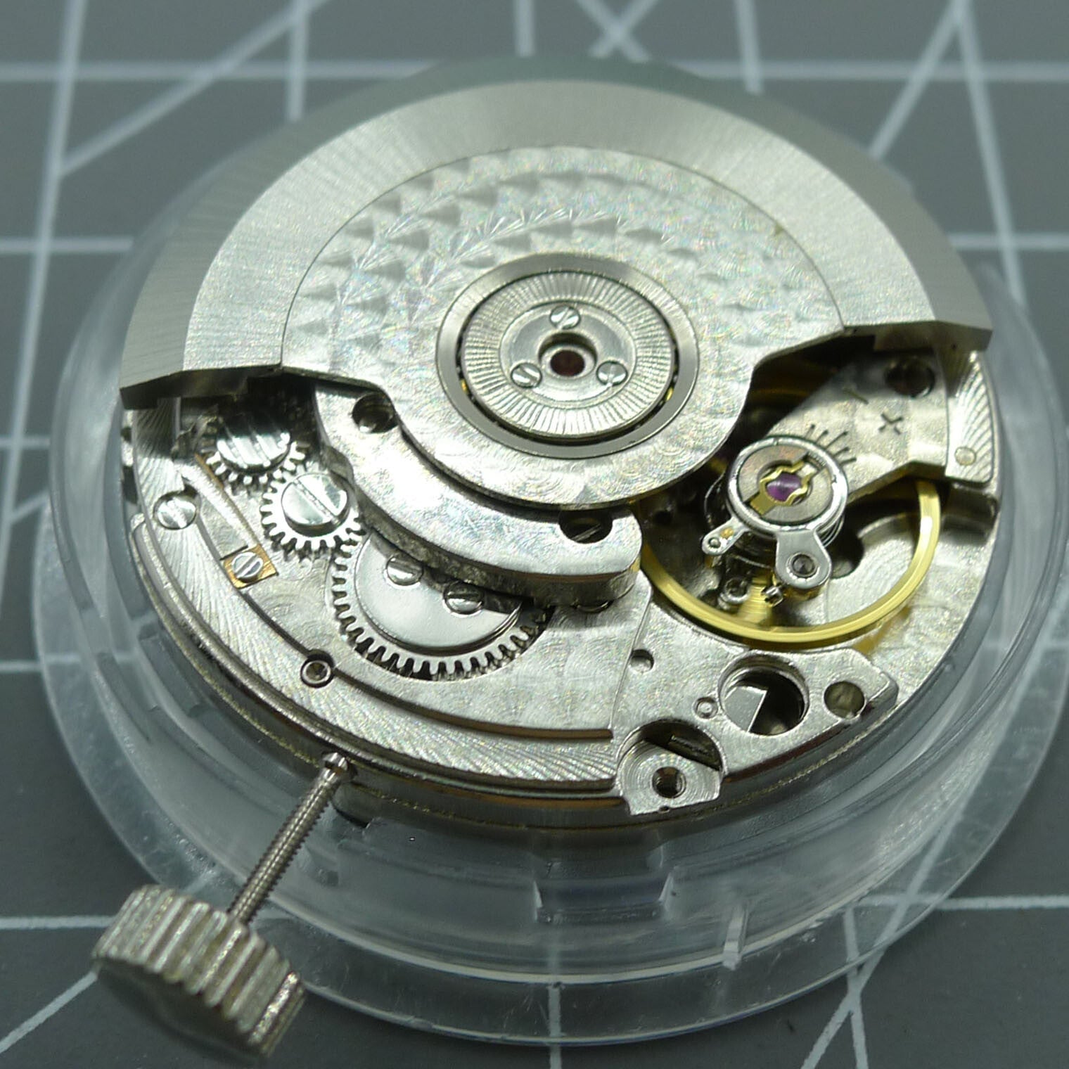 Black Seagull ST2555 automatic watch movement with 9H second hand, perlage finish, and big date display.