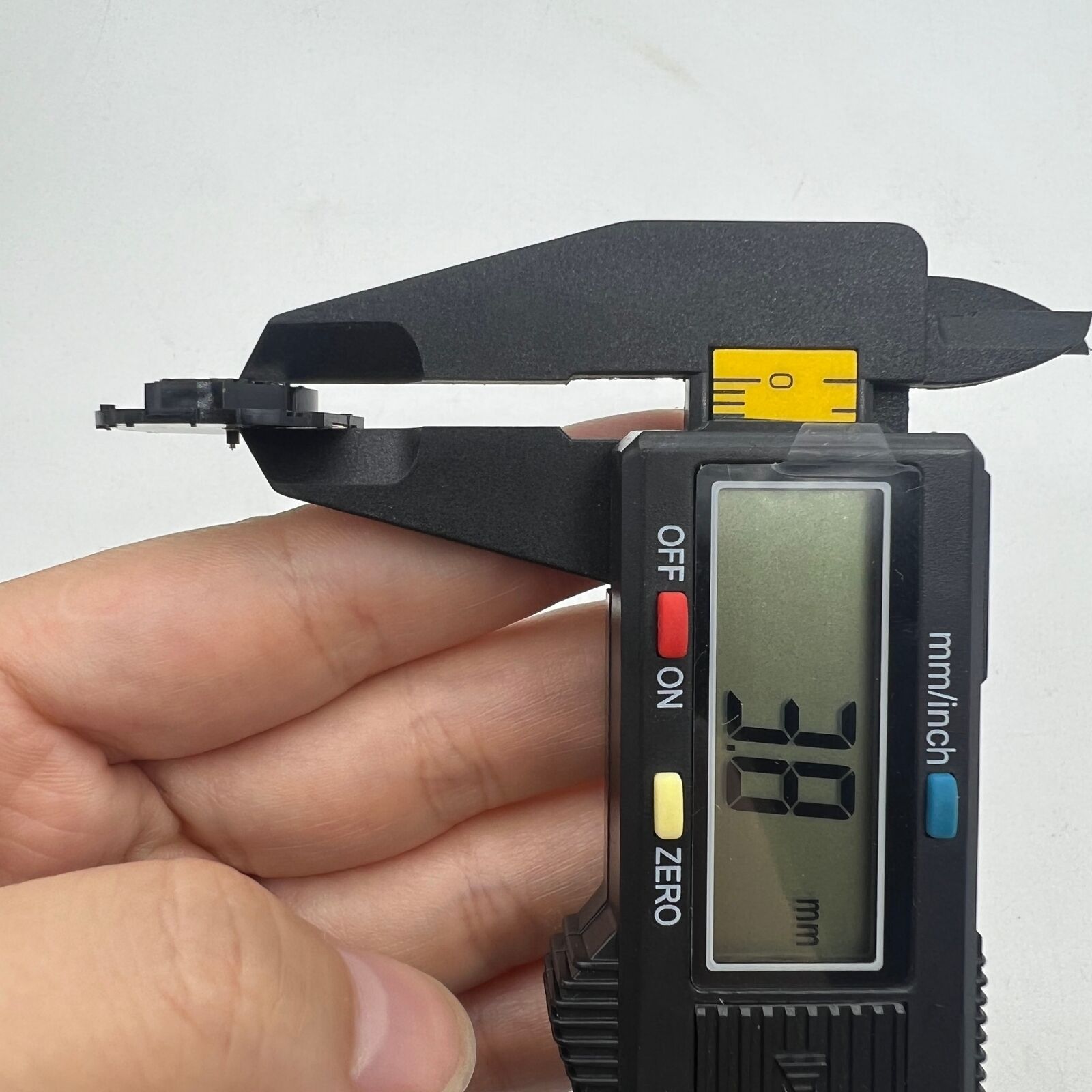 Hattori Epson TMI PC39 quartz watch movement, Japan-made precision mechanism for reliable timekeeping.