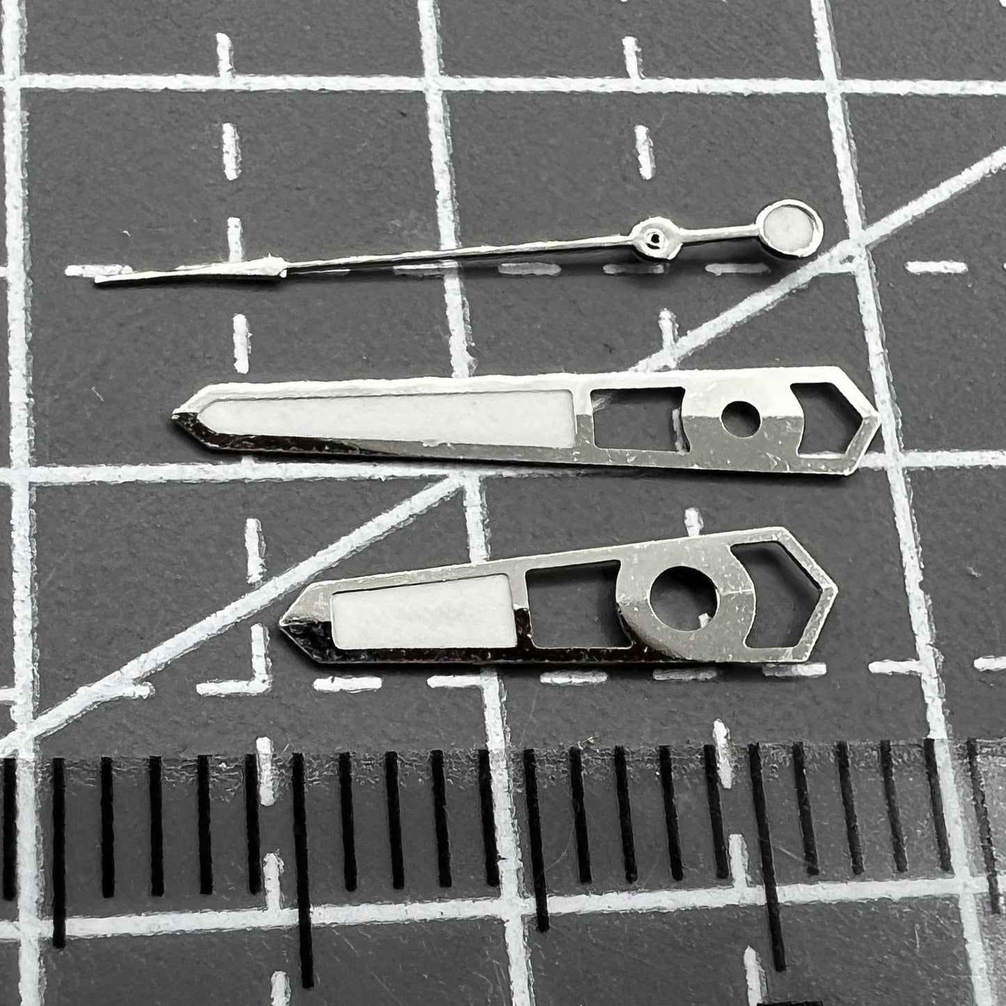 Trim à argent creux de 13 mm Hands de montre de lume bleu pour Seiko NH35 NH36 Mouvement