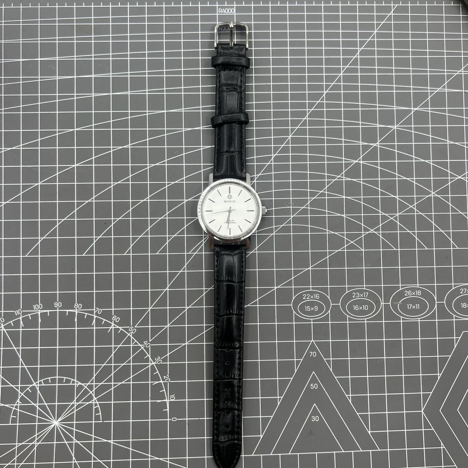 37mm China Baihua manual mechanical watch with 19 jewels, silver dial, shock-resistant design for durability