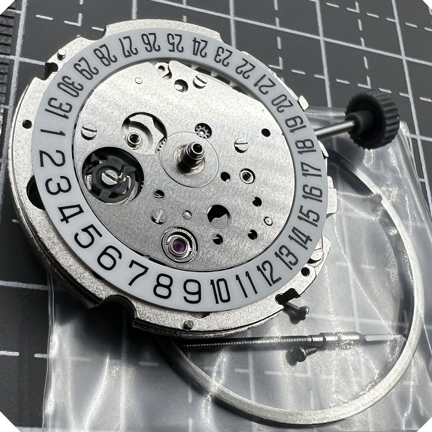 Miyota/Citizen 8215 automatic watch movement with white dial and date at 6 o'clock, ideal for watch accessories.