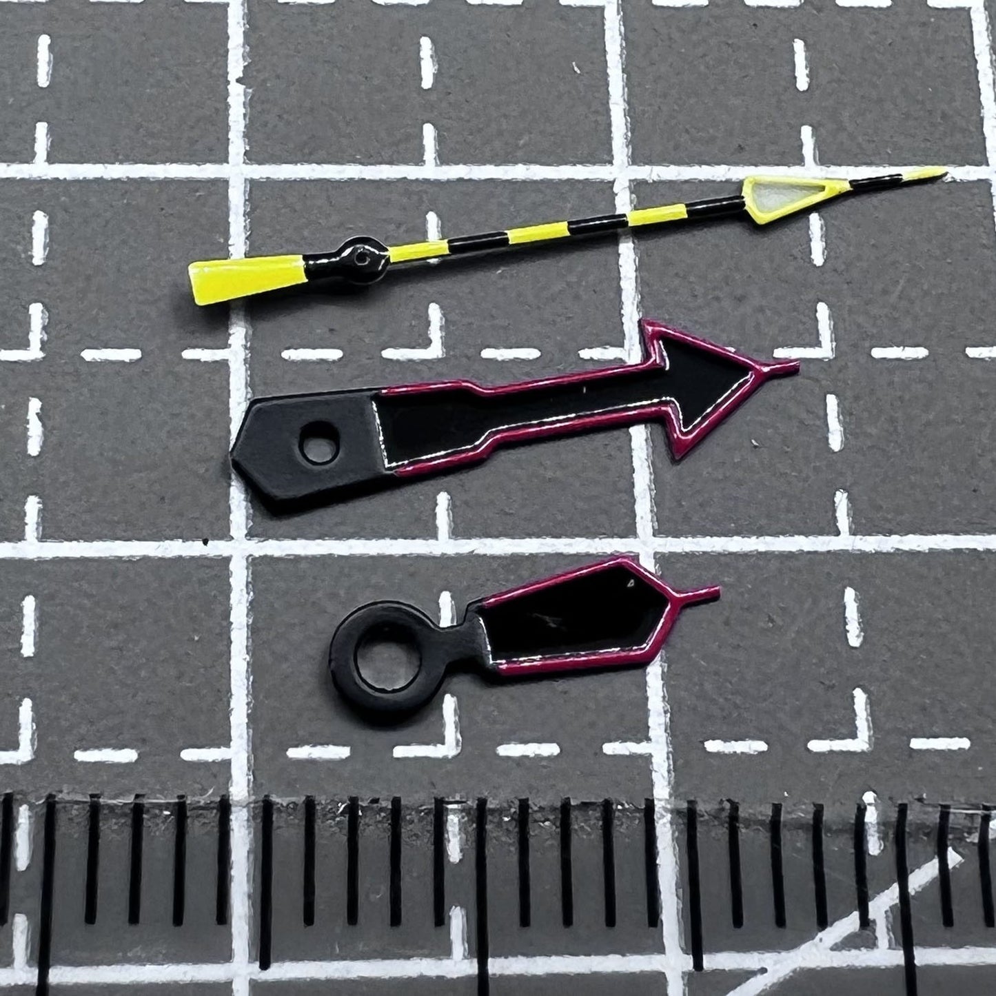 Schwarze Zeigersatz mit gr�nem Leuchtmittel und Silberrand f�r NH35/36 Uhrwerk, pr�zise und gut sichtbar, Marke XYZ