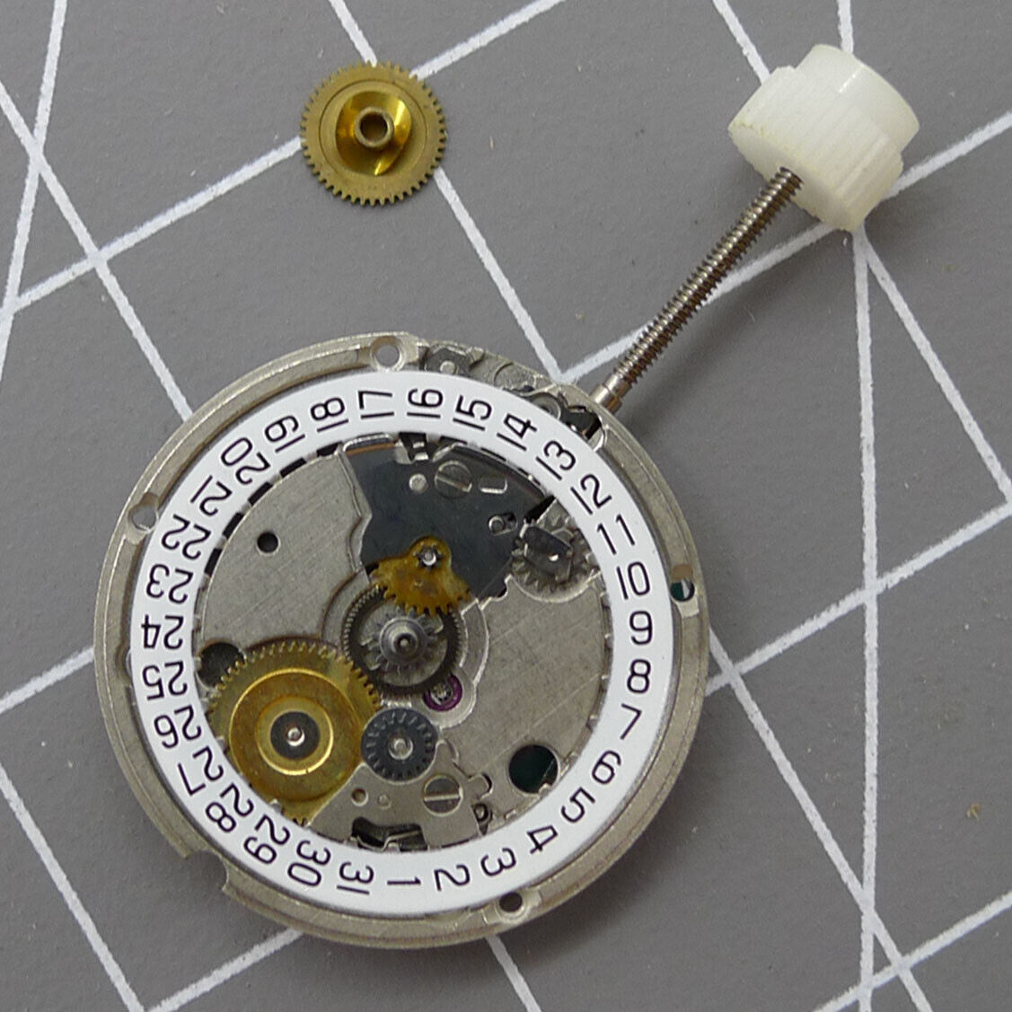 ETA 956.114 white dial 3-hand quartz watch movement, precise replacement for ETA955.114 models.