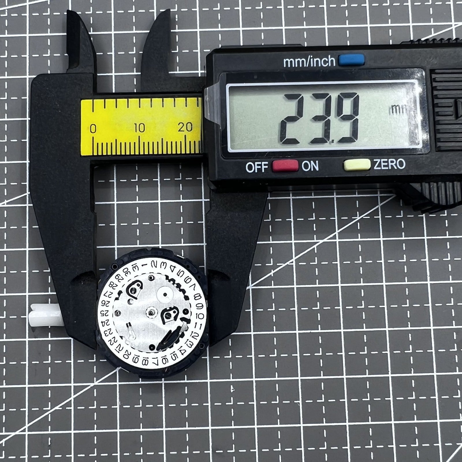 Japan Seiko Quartzwerk V172A watch accessory with precise movement for reliable timekeeping