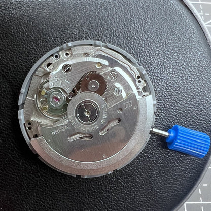 Seiko NH35 mechanisches Automatik-Uhrwerk mit wei�em Zifferblatt, pr�zise und langlebig f�r Uhrmacher.