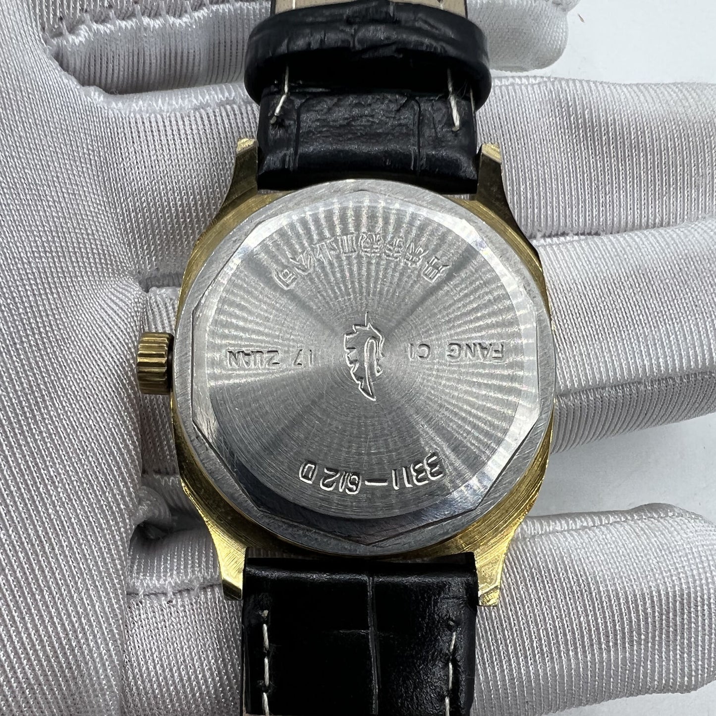 33mm Chunlan steel manual watch with silver dial, 17 jewels, and silver matching band for elegant wear.
