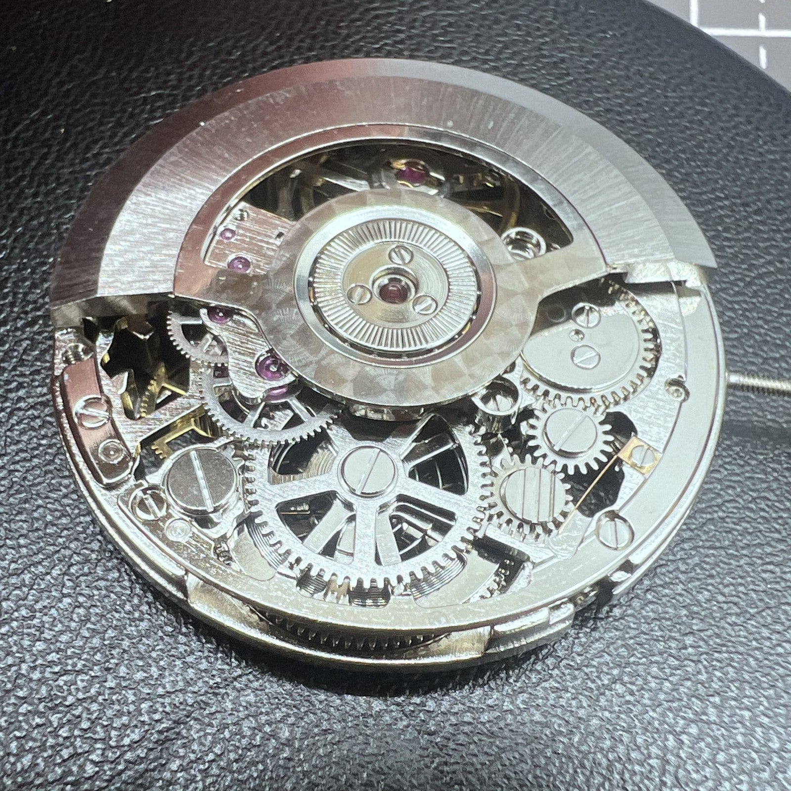Tianjin Automatikwerk watch mechanism with 24 jewels, hand-engraved silver hollow design for premium watch accessories.