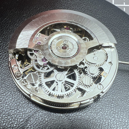 Tianjin Automatikwerk watch mechanism with 24 jewels, hand-engraved silver hollow design for premium watch accessories.
