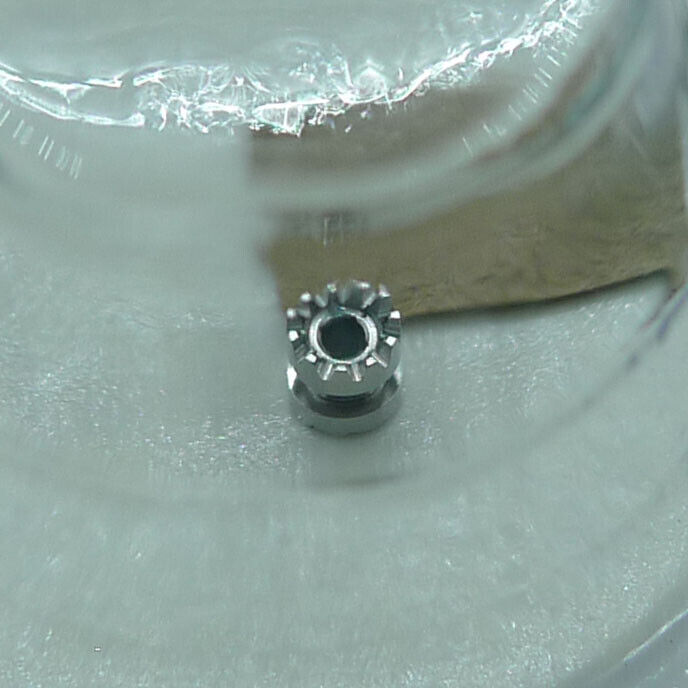 Sliding pinion clutch for 1530/1570 watch movement, precise gear replacement, compatible part.