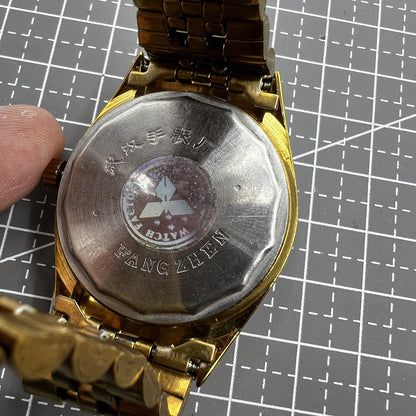 Manuelle mechanische Wudang Uhr 38mm mit goldenem Zifferblatt, Kalenderfunktion, 17 Rubinen, Stahlgeh�use ? elegante Uhraccessoire