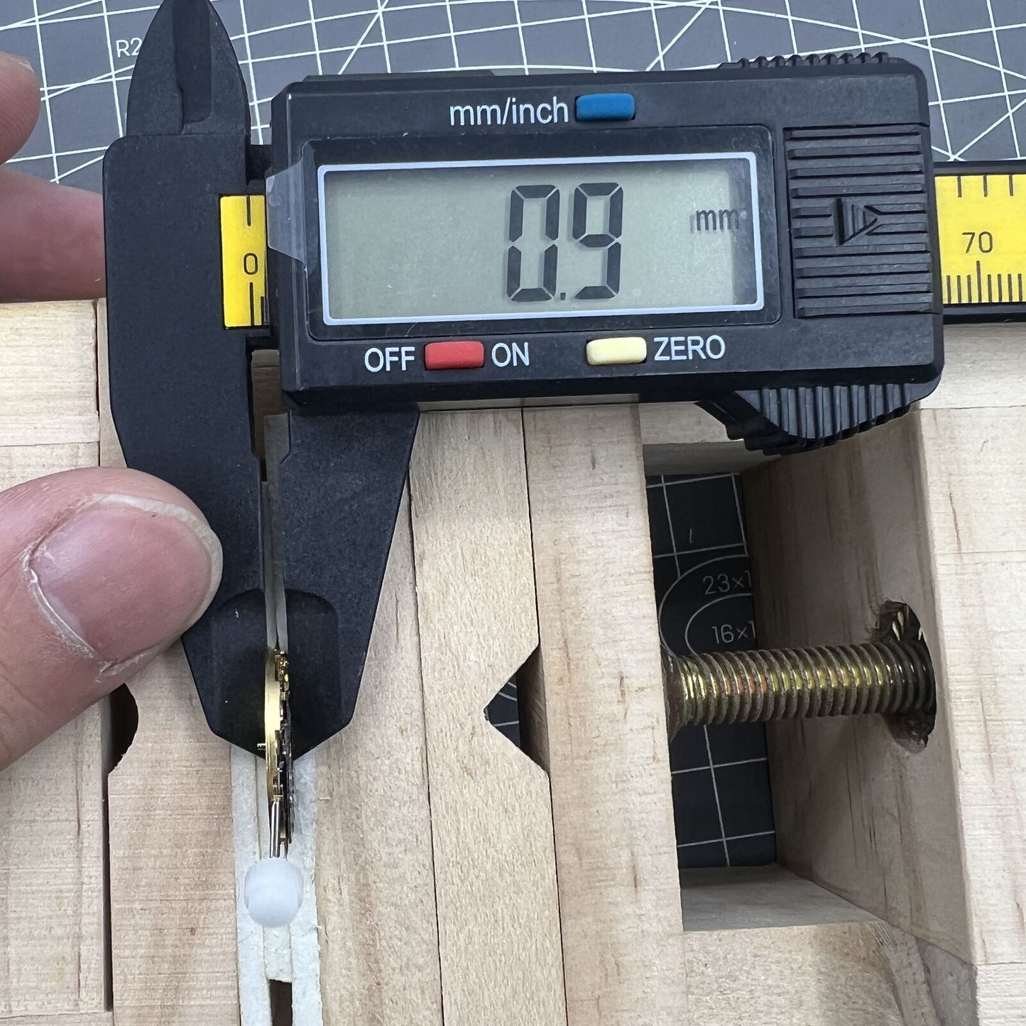 ETA 256.111 quartz watch movement by ETA, V8 replacement part for precise watch repair and maintenance.